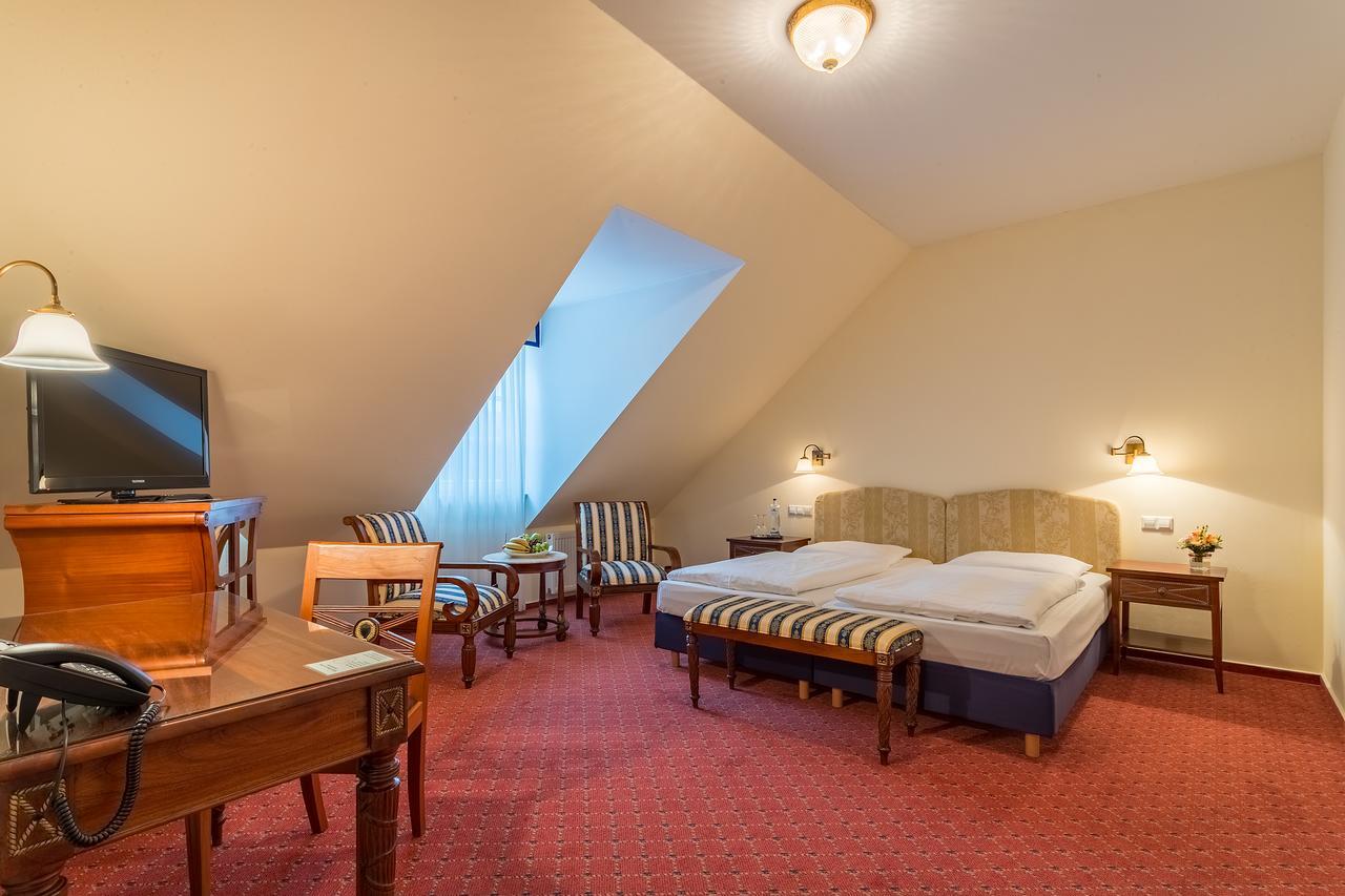 Schlosshotel Neckarbischofsheim Exterior foto